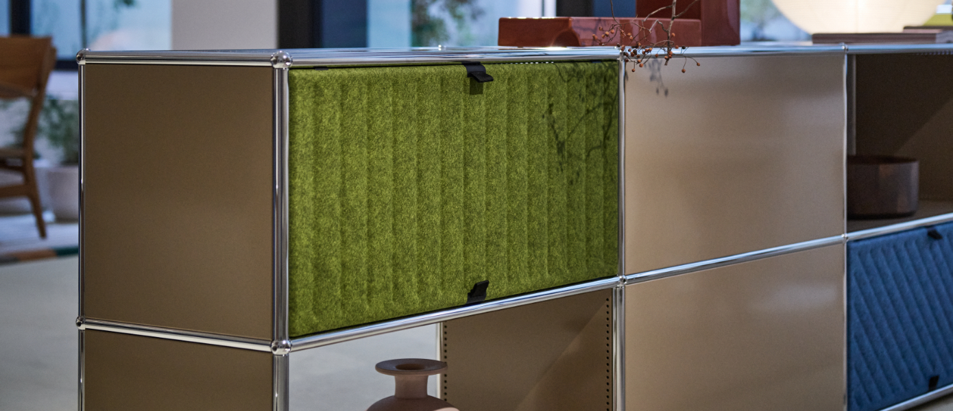 USM Möbelstück mit integrierten USM Haller Soft Panels
