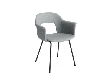 Der Layout Armchair 214 (Remix 123/grau) zeichnet sich durch eine moderne graue Polsterung, eine Schale aus recyceltem Polypropylen, schwarze Metallbeine und eine offene Rückenlehne aus - inspiriert von Hay und auf weißem Hintergrund.