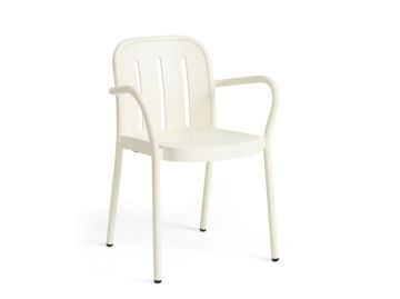 Deville Armchair (cremeweiß) mit Armlehnen und Lattenrost, abgebildet auf einem schlichten weißen Hintergrund; ein moderner Bistrostuhl, perfekt für jeden Außenbereich.