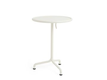 Deville Table Ø55cm (cremeweiß): ein runder, minimalistischer weißer Beistelltisch mit drei Beinen, ideal als Akzenttisch für den Innen- oder Außenbereich, abgebildet auf einem schlichten weißen Hintergrund.