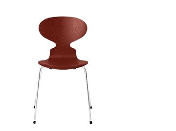 Die Ameise 3101 ist ein moderner Holzstuhl mit geschwungener Rückenlehne und Metallbeinen, der von Arne Jacobsens ikonischem Design für Fritz Hansen inspiriert ist und vor einem weißen Hintergrund steht.