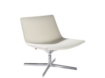 Der Catifa 60 Lounge Lagerabverkaufsstuhl von Arper, mit breitem Sitz und Metalldrehfuß, wird vor einem schlichten weißen Hintergrund präsentiert.