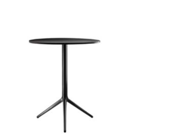 Ein kompakter, runder, schwarzer Magis Central-Tisch mit drei Beinen, ideal für den Außenbereich, abgebildet auf einem schlichten weißen Hintergrund.