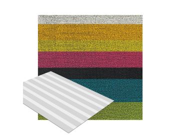 Die Shag Bold Stripe Fußmatte (multi; L 91 x 152 cm) zeichnet sich durch bunte Querstreifen aus, wobei eine grau-weiße Schmutzfangmatte eine Ecke teilweise bedeckt und so für zusätzlichen Stil und Schutz sorgt.