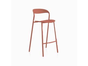 Der HAWI Barhocker (H75) zeichnet sich durch ein modernes, minimalistisches Design mit einer geschwungenen Rückenlehne und vier Beinen in mattem Terrakotta aus.