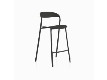 Der HAWI Barhocker (H65) in Schwarz passt mit seiner geschwungenen Rückenlehne und den schlanken Beinen perfekt in jeden modernen Raum.
