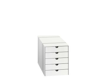Das USM Haller Inos Kasten-Set C4 mit 5 Schubladen zeichnet sich durch ein minimalistisches weißes Design mit ausgeschnittenen Griffen aus, das vom USM Haller Möbelbausystem inspiriert ist und vor einem schlichten weißen Hintergrund steht.