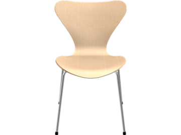 Der Stuhl Jacobsen 3107 natur (Buche) mit heller Holzoberfläche, geschwungener Rückenlehne und Metallbeinen ist von vorne vor einem schlichten Hintergrund abgebildet.