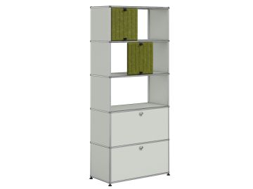 Hellgraues USM-Haller Regal mit 2 Soft Panel - ein ikonisches Regal, ideal für moderne Innenräume.