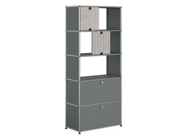 USM-Haller Regal mit 2 Soft Panel in Mittelgrau: Ein Designklassiker zur stilvollen Organisation mit zwei unteren Schubladen und Platz für Ordner oben.
