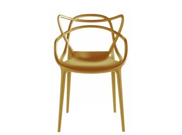 The Masters (senf) ist ein moderner, goldener Stuhl, der von Philippe Starcks ikonischem Design inspiriert ist. Er zeichnet sich durch eine filigrane, skulpturale Rückenlehne und weiche, geschwungene Linien aus.