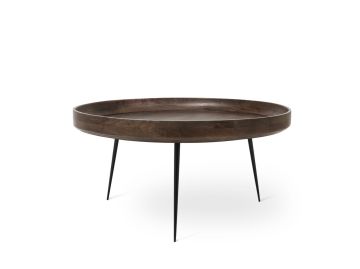 Bowl Table XL (sirka grau): Runder Couchtisch aus Holz mit hochgezogenen Kanten und schwarzen Metallbeinen, perfekt, um skandinavisches Design in Ihren Raum zu bringen.