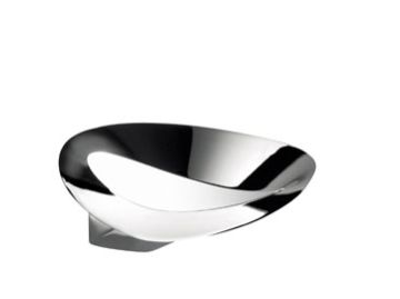 Glänzende, moderne, asymmetrische Silberschale mit glatten, geschwungenen Rändern, die an die Mesmeri LED erinnert und schönes indirektes Licht vor weißem Hintergrund abgibt.