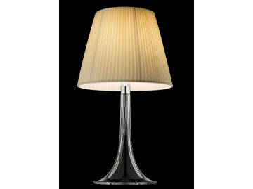 Die Miss K (Gewebe) ist eine moderne Tischleuchte, die vom Flos-Design von Philippe Starck inspiriert ist. Sie hat einen plissierten beigen Lampenschirm mit einem Sockel aus klarem Glas und wird vor einem schwarzen Hintergrund elegant beleuchtet.