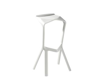 Der Miura second hand (weiß) ist ein moderner, minimalistischer weißer Hocker mit vier Beinen und einem kantigen Sitz mit offenem Rahmen, inspiriert von Konstantin Grcics ikonischem Design - ein stilvoller Barhocker aus zweiter Hand für jeden Raum.