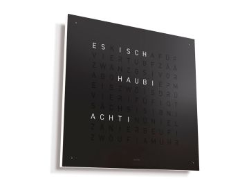 Die QLOCKTWO EARTH 45 (CH) berndeutsch (Edelstahl pulverbeschichtet) zeigt die Zeit in Schweizerdeutsch mit Leuchtbuchstaben an, ideal für Fans von stilvollen Wortuhren.