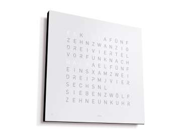 Wortsuche in grau mit weiß hervorgehobenem "HALB", inspiriert vom QLOCKTWO EARTH DE (weißer Pfeffer) Korpus schwarz, mit einem schwarzen Kreis unten rechts.