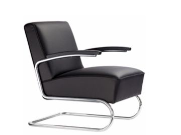 Der S 411 Freischwingersessel: ein moderner, minimalistischer Sessel mit schwarzem Lederbezug, verchromtem Rohrgestell und geschwungenen Armlehnen - ein echter Designklassiker.