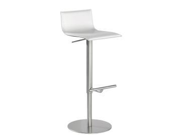 Der höhenverstellbare Barhocker THIN Leder second hand (weiß) mit Metallgestell, Fußstütze und leicht gebogener Sitzfläche passt ideal in moderne Einrichtungen.