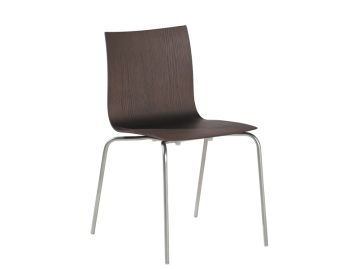 Der schlanke S16 zeichnet sich durch eine moderne, geschwungene Formholz-Sitzschale und Metallbeine aus, die vor einem weißen Hintergrund stehen. Auch dieser Stuhl ist stapelbar (stapelbar) und kombiniert stilvolles Design mit praktischer Stapelfunktional