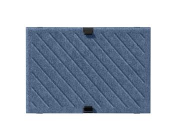 Rechteckiges blaues USM Haller Soft Panel 500x350 diagonal mit drei schwarzen Klammern, von oben auf weissem Hintergrund.