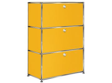 USM Haller Highboard mit 3 Klappen in goldgelb , Schrägansicht