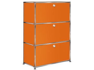USM Haller Highboard mit 3 Klappen in reinorange , Schrägansicht