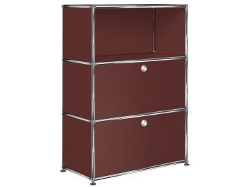 Braunes USM Haller Highboard mit einer Klapptür und einer Schublade, mit Chrom-Akzenten - ein stilvolles Möbelstück im USM Haller Möbelbausystem.
