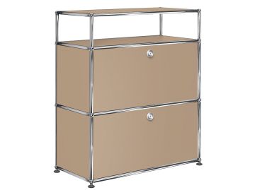 USM Haller Sideboard mit 2 Klappen und Aufbau in USM beige, modularer Stauraum mit zwei geschlossenen Fächern und offenem Regal oben.