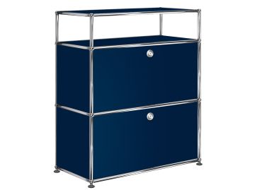 Das USM Haller Sideboard mit 2 Klappen und Aufbau in stahlblau bietet stilvollen Stauraum mit zwei sicheren Fächern und einer offenen Ablagefläche.
