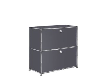 Das USM Haller Sideboard mit 2 Klappen (anthrazitgrau) Ausstellungsstück verfügt über ein zweistufiges dunkelgraues Metalldesign mit Chromakzenten und zwei abschließbaren Türen.