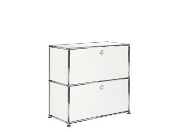 Das USM Haller Sideboard mit 2 Klappen besticht durch sein minimalistisches Design und seine abschließbaren Türen, die es zu einer stilvollen Aufbewahrungslösung für moderne Räume machen.