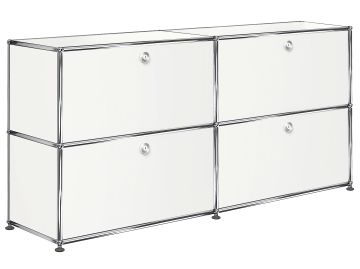 USM Haller Sideboard mit 4 Klapptüren (reinweiss), Ausstellungsstück, mit Chromrahmen vor weissem Hintergrund abgebildet.