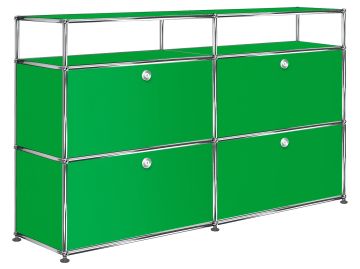 Grünes USM Haller Sideboard mit 4 Klappen und Aufbau (USM grün) mit vier geschlossenen Fächern und einem offenen oberen Regal, alles in Metall eingefasst.