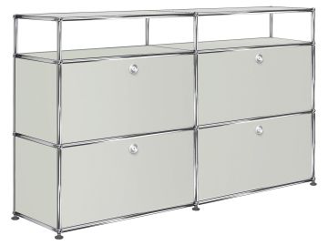 Das USM Haller Sideboard mit 4 Klappen und Aufbau (lichtgrau) verfügt über vier geschlossene Fächer und eine offene Ablagefläche und verbindet so modernen Stil mit praktischer Aufbewahrung.