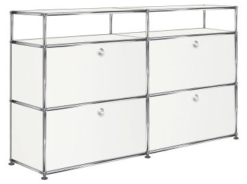Ein modernes weißes USM Haller Sideboard mit 4 Klappen und Aufbau, mit einem Metallrahmen und vier modularen Fächern, inspiriert durch das kultige USM Haller Design.