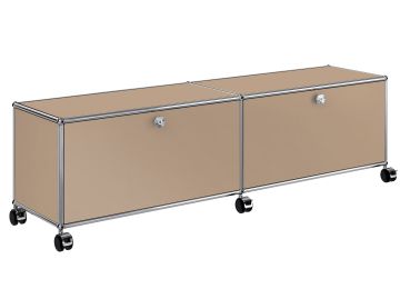 USM Haller TV-/ Hi-Fi Möbel mit 2 Klappen und einem Zwischentablar in beige , Schrägansicht