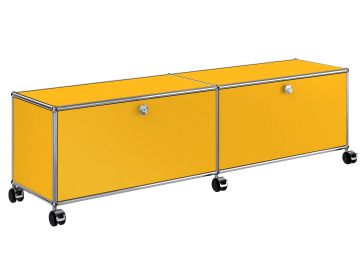 USM Haller TV-/Hi-Fi Möbel mit 2 Klappen und einem Zwischentablar in goldgelb , Schrägansicht