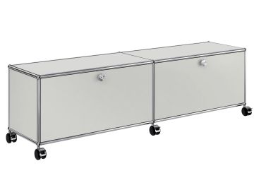 USM Haller TV-/Hi-Fi Möbel mit 2 Klappen und einem Zwischentablar in lichtgrau , Schrägansicht