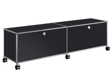 USM Haller TV-/Hi-Fi Möbel mit 2 Klappen und einem Zwischentablar in graphitschwarz , Schrägansicht