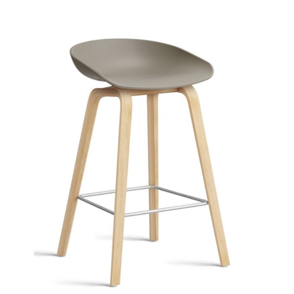 Barhocker About a Stool AAS 32 mit Gestell in eiche geseift und Sitzschale in khaki