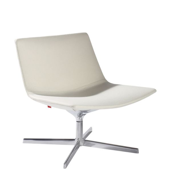 Der Catifa 60 Lounge Lagerabverkaufsstuhl von Arper, mit breitem Sitz und Metalldrehfuß, wird vor einem schlichten weißen Hintergrund präsentiert.