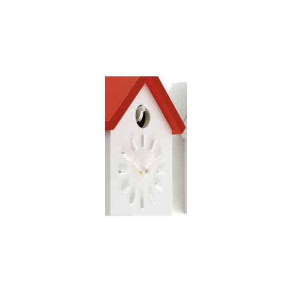 Cu-Clock (orange) von Magis hat ein orangefarbenes Dach und einen kleinen Vogel über dem Ziffernblatt, der Fukasawas minimalistisches Design unterstreicht.
