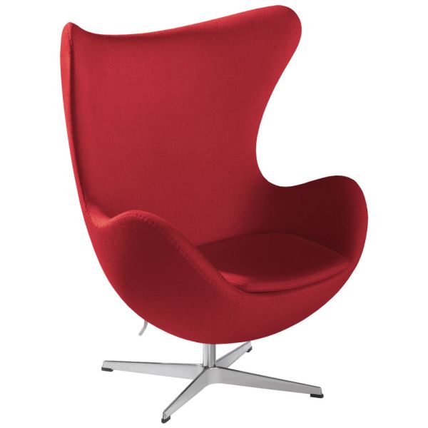 Der Stuhl Das Ei (rot) mit seiner hohen, geschwungenen Rückenlehne und dem drehbaren Metallgestell ist von Arne Jacobsens ikonischem Entwurf für Fritz Hansen inspiriert und wird isoliert auf einem weißen Hintergrund gezeigt.