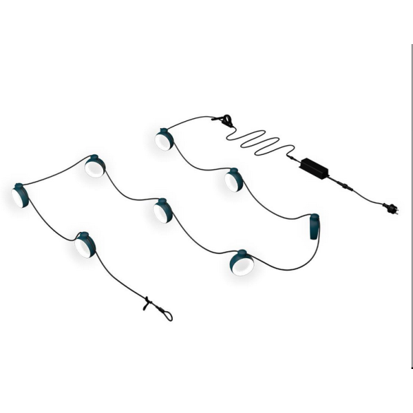 Eine Kette aus sechs runden Lichtern der Hoopik Girlande, verbunden durch ein schwarzes Kabel mit Adapter und Stecker, dargestellt auf weißem Hintergrund - perfekt als Lichterkette für den Außenbereich.