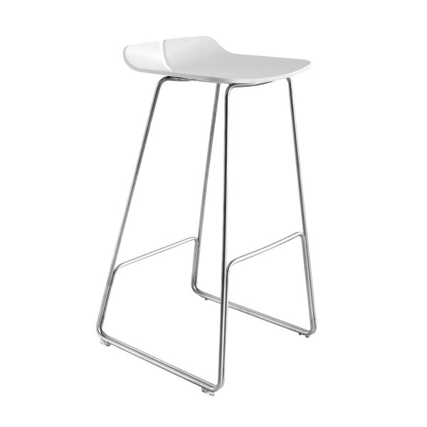 Der „Barhocker weiß second Hand“ ist ein moderner, minimalistischer Hocker mit einer geschwungenen Kunststoffsitzfläche, verchromten Beinen, einer Fußstütze und einem von Hee Welling inspirierten Design – ein idealer Fund aus zweiter Hand.
