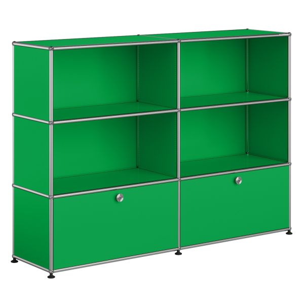 Das USM Haller Highboard in Grün bietet eine modulare Aufbewahrung mit 4 Fächern und 2 Klapptüren, die Stil und Funktion für Ihren Raum verbinden.