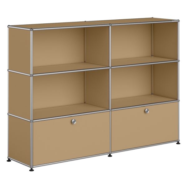 USM Haller Highboard in USM Beige mit zwei herunterklappbaren Türen und vier offenen Fächern.