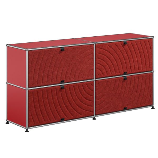USM Haller Sideboard mit 4 Soft Panels in USM rubinrot - moderner Designklassiker mit elegantem Metallrahmen und höhenverstellbaren Füßen für stilvolle Aufbewahrung.
