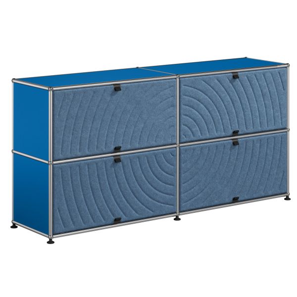 Das USM Haller Sideboard mit 4 Soft Panels (enzianblau) ist ein echter Designklassiker mit vier Fächern und stilvollen blauen Türen, die mit ihren eleganten Strukturpaneelen vielseitigen Stauraum bieten.